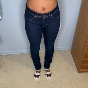 ❌SOLD❌ 
Levi’s Revel Demi Curve Jeans